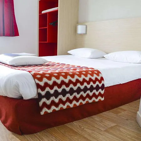 Kyriad Rouen Sud - Val De Reuil 3* Валь-де-Рёй